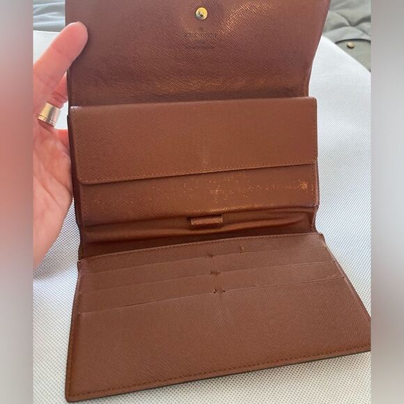 Auth Louis Vuitton Sarah wallet. Thais wallet comes with a snap pocket inside - Picture 10 of 12